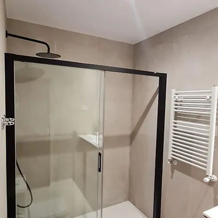 Nuevo, Luminoso Y Centrico. Parking Gratis *